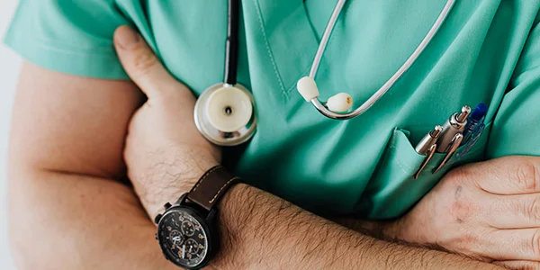 Detailaufnahme eines Arztes